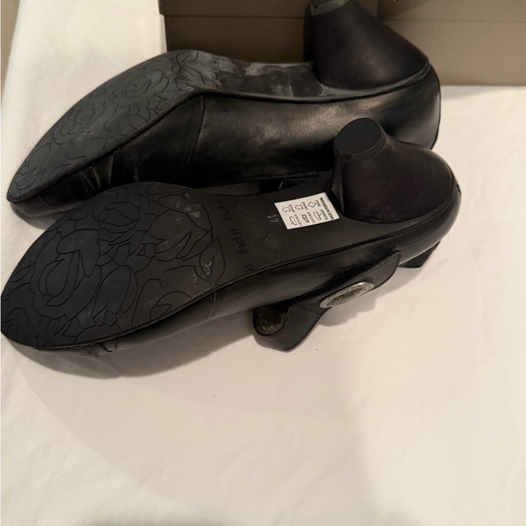 Fidji Black Leather Heels - Picture 9 of 10